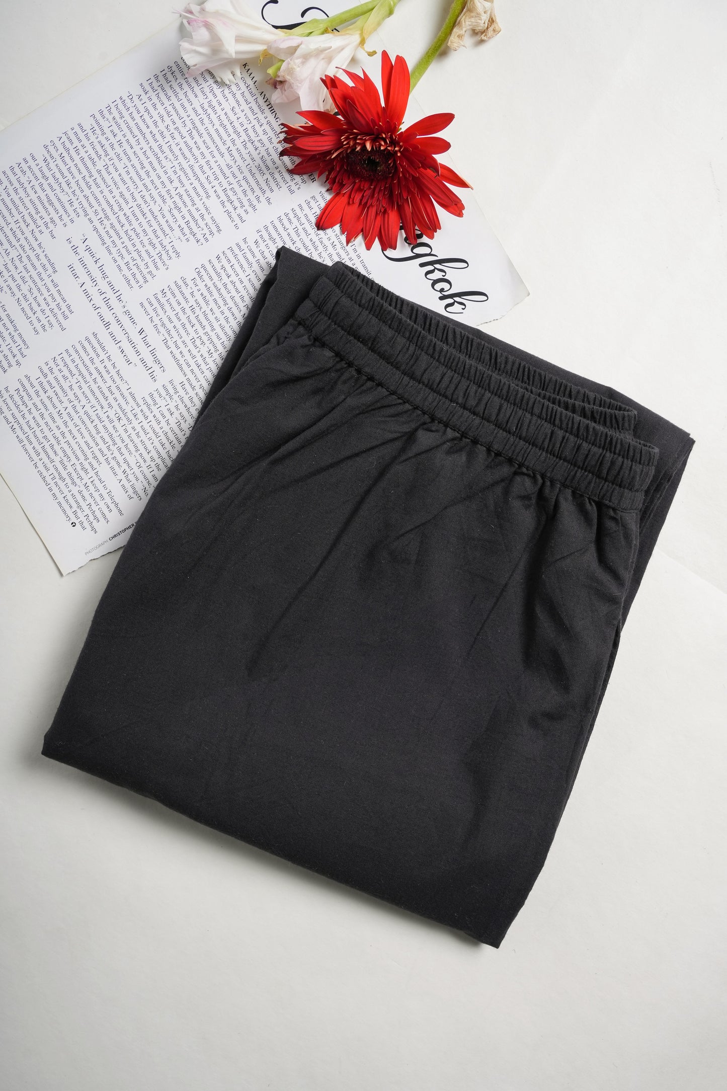 Chic and trendy women’s black lounge pants in cotton poplin with a drawstring waist and relaxed fit—perfect as modern chinos, comfy leggings alternatives, or casual slacks.