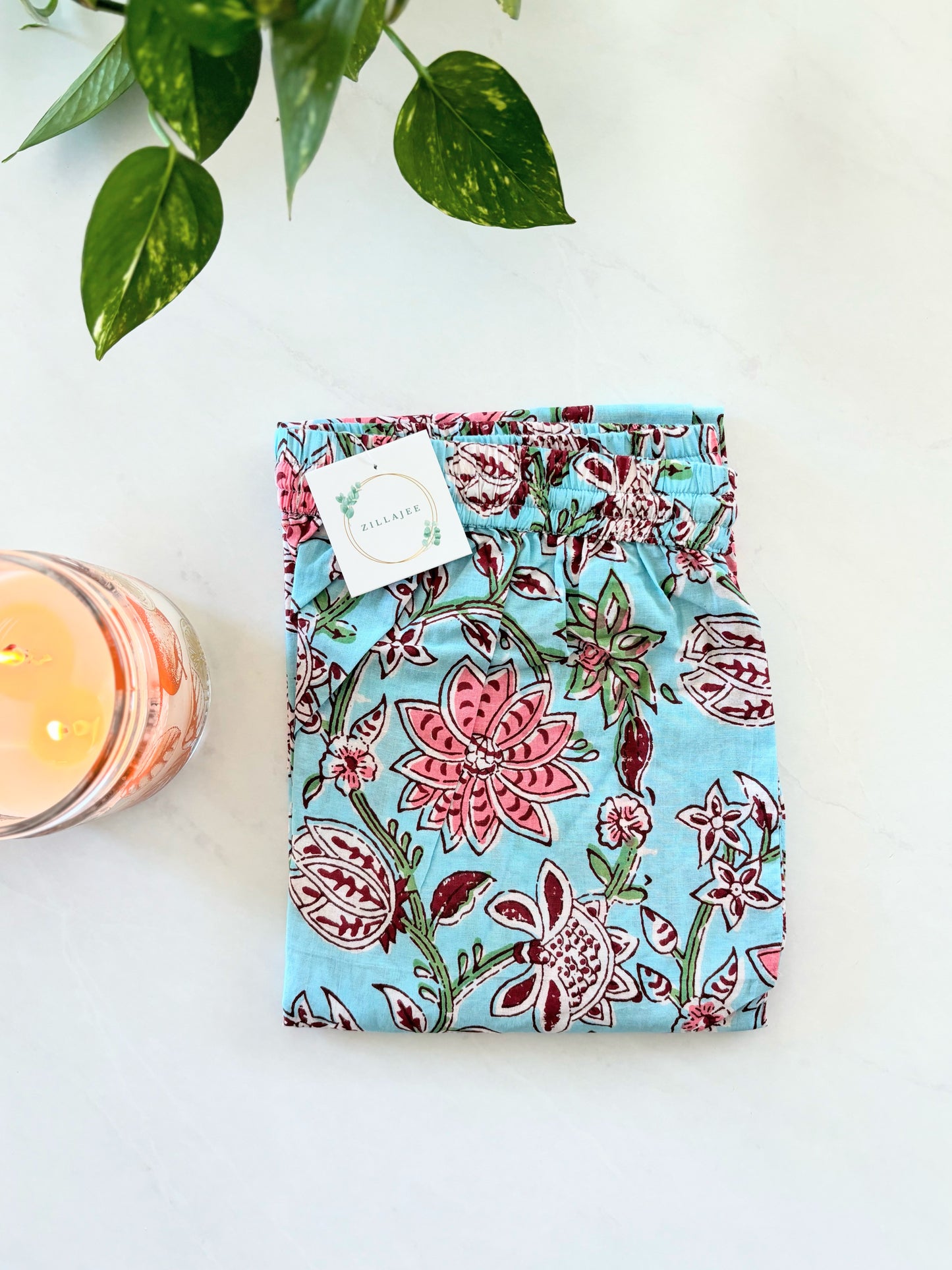 2-pack of 100% cotton lounge pants for women with a relaxed fit, designed with beautiful floral patterns and breathable fabric for ultimate comfort and style.